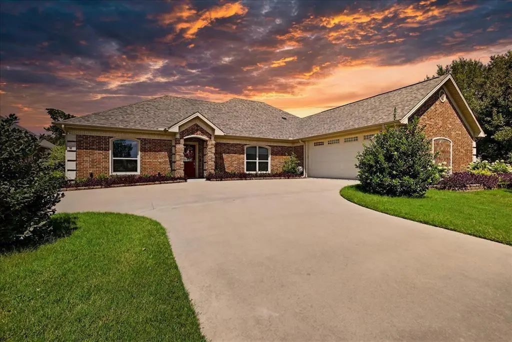 18070 Country Club Drive, Kemp