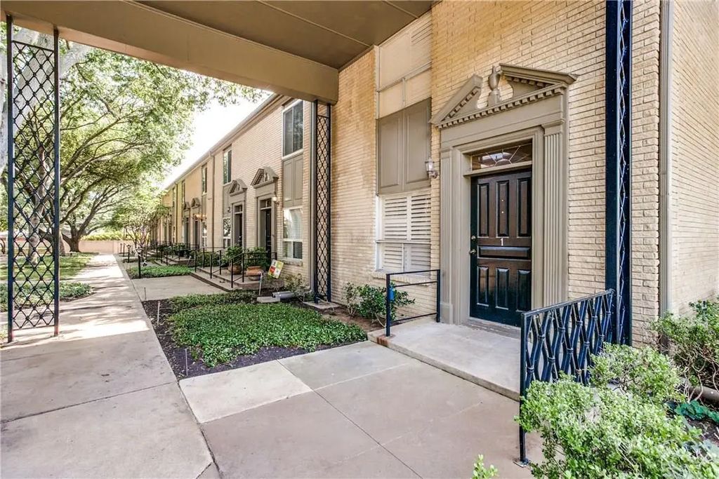 7404 W Northwest Highway 1, Dallas