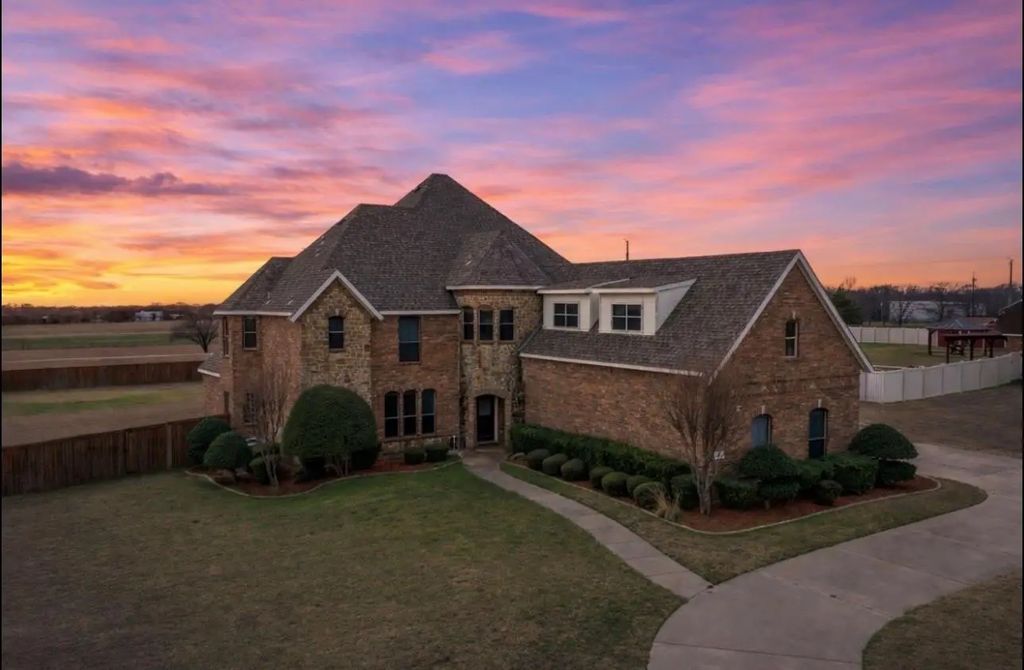 105 Kelly Drive, Waxahachie
