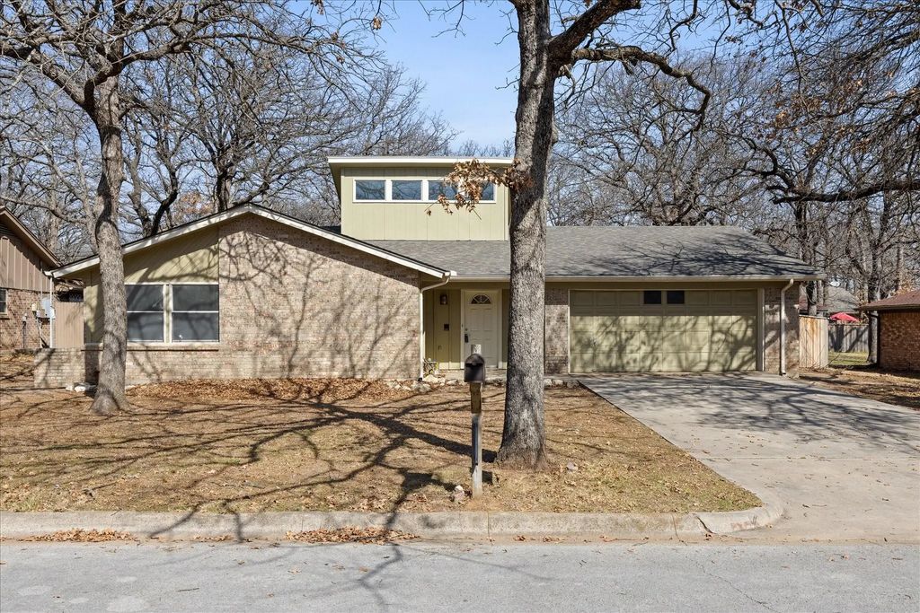 1113 Wood Ridge Drive, Azle