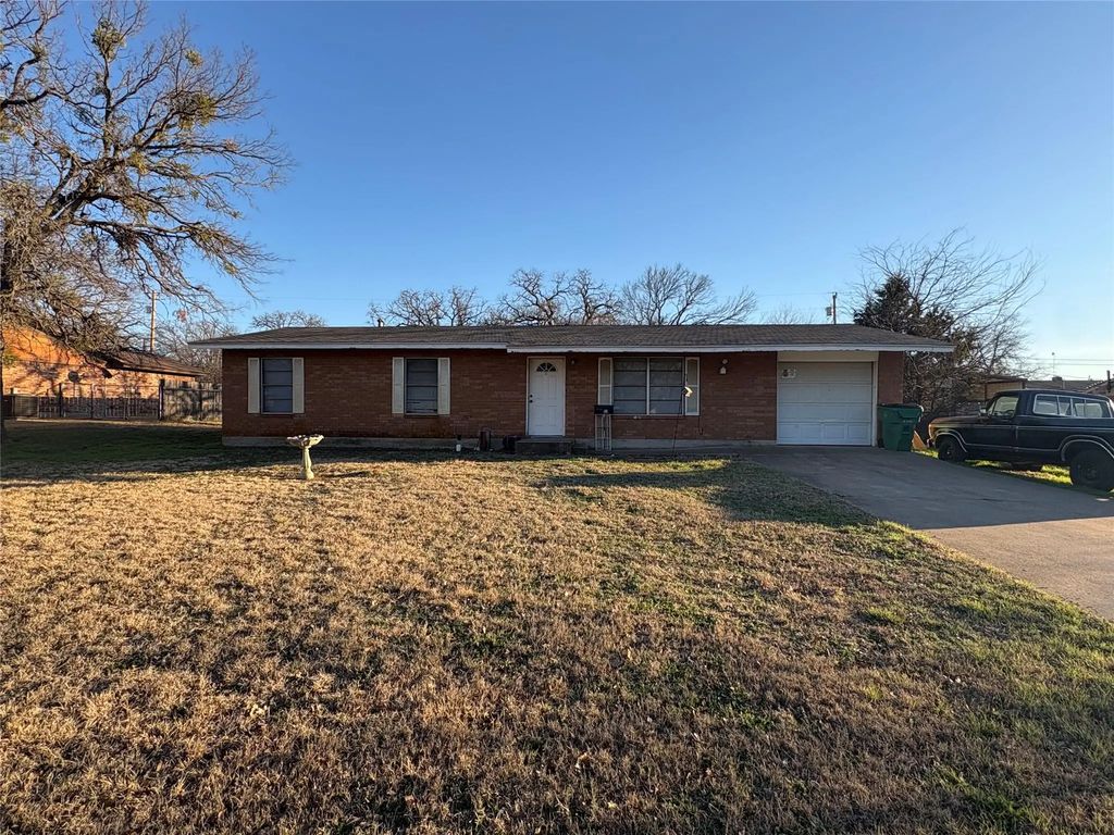 131 Hillcrest Street, Jacksboro
