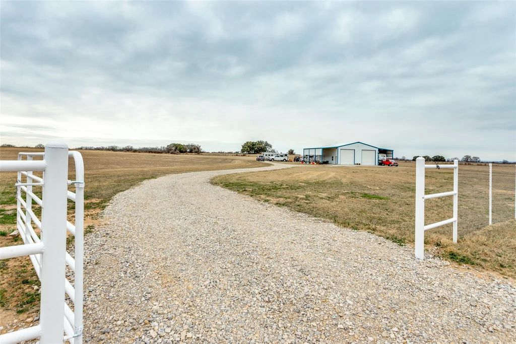 218 Homestead Court, Lipan