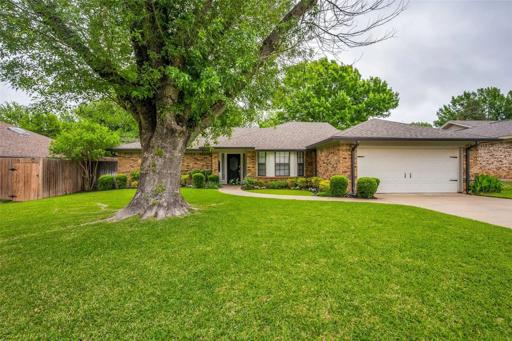 7312 Hialeah Circle W, North Richland Hills