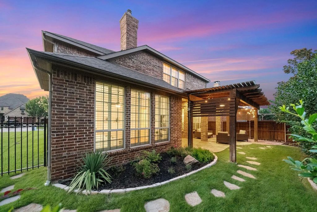 8221 Paisley, The Colony