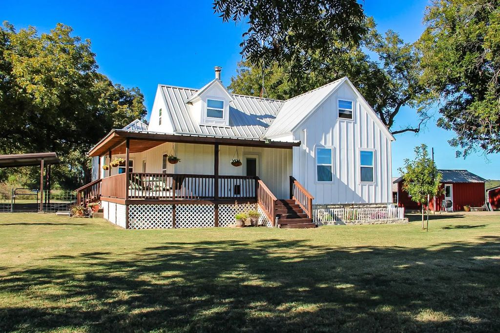 291 County Road 3305, Clifton