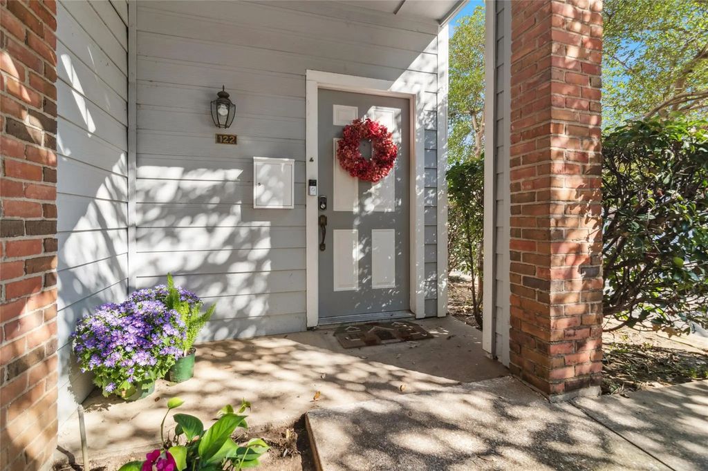 2106 Amesbury Drive 122, Arlington
