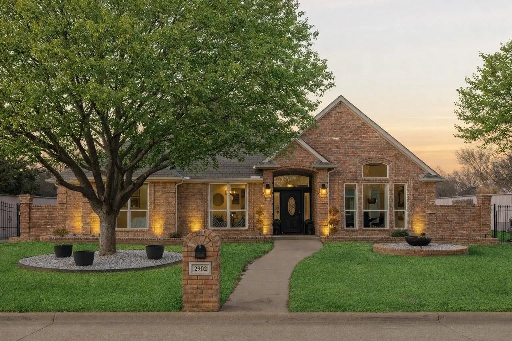 2902 Summertree Lane, Colleyville