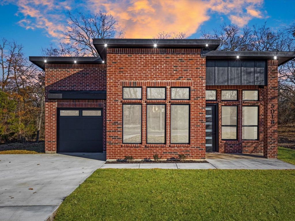 5018 Point Lavista, Malakoff