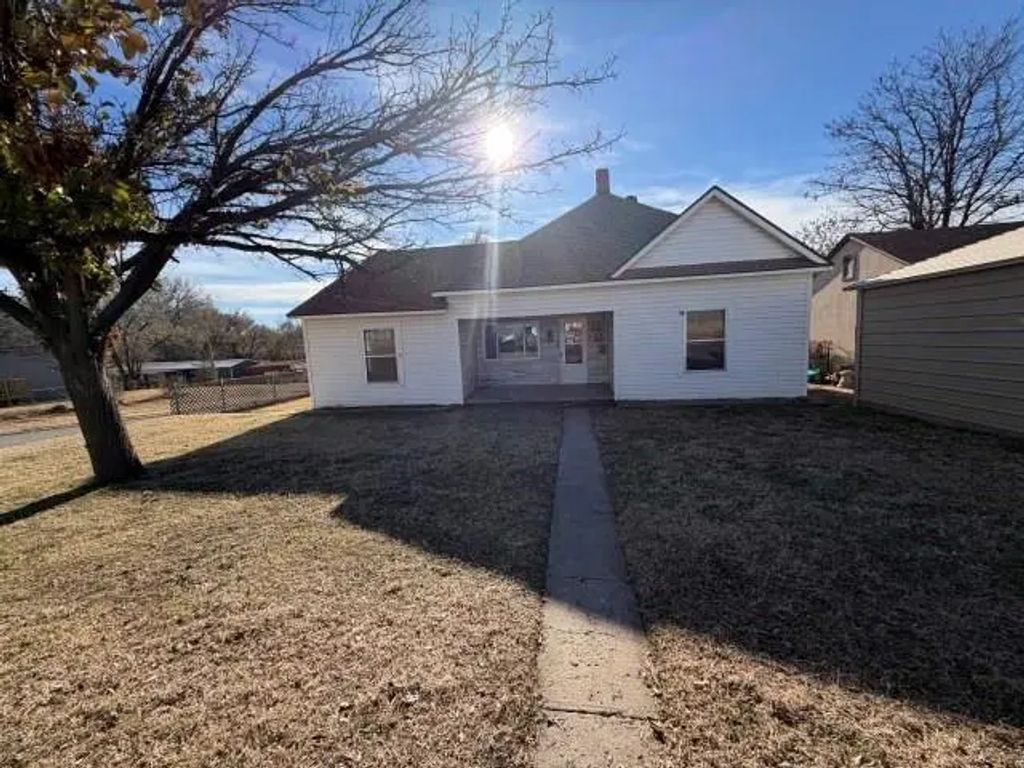 822 Santa Fe Avenue, Canadian