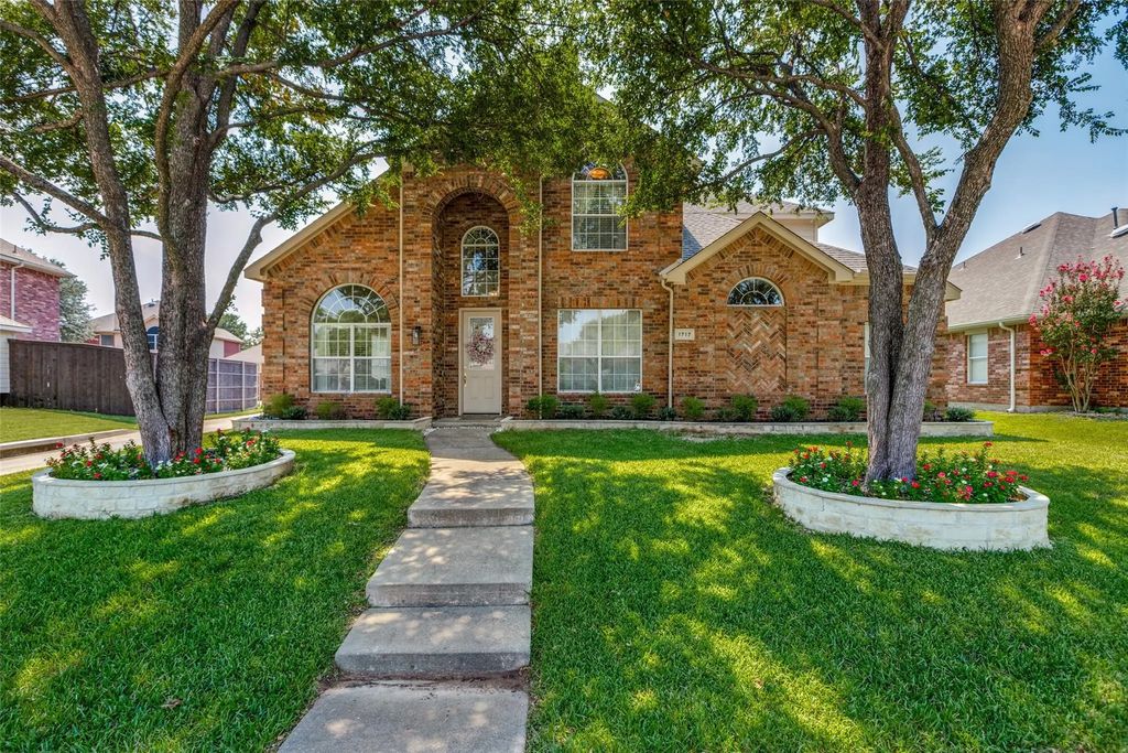 1717 Angel Falls Drive, Frisco