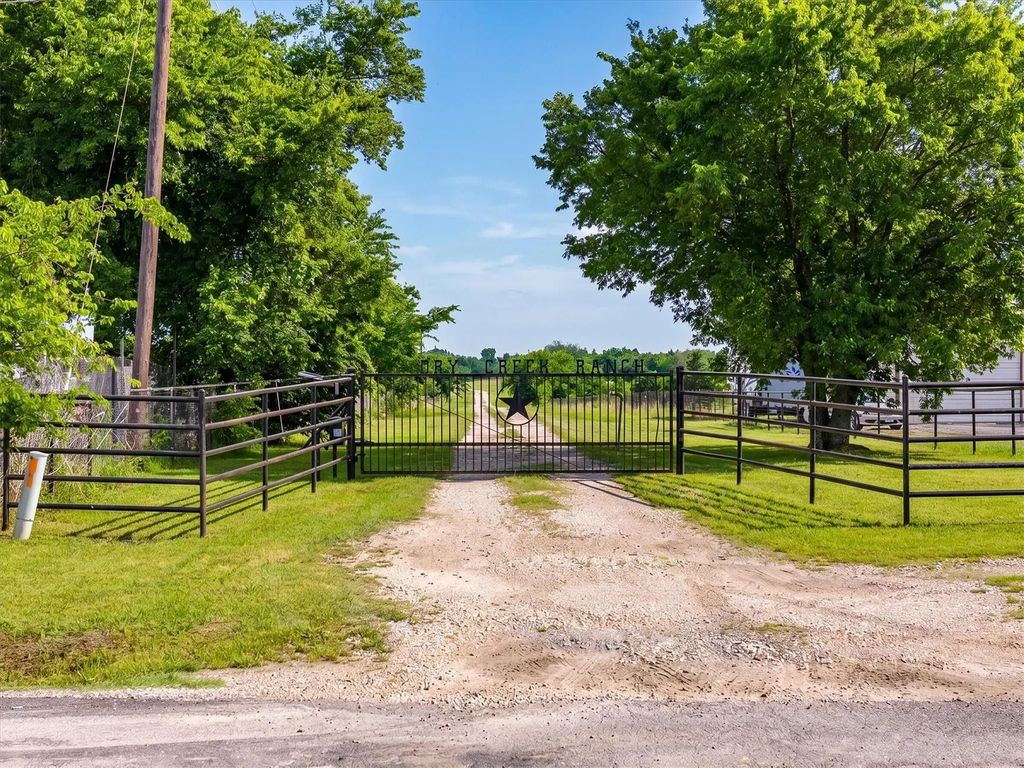 19754 County Road 818, Farmersville