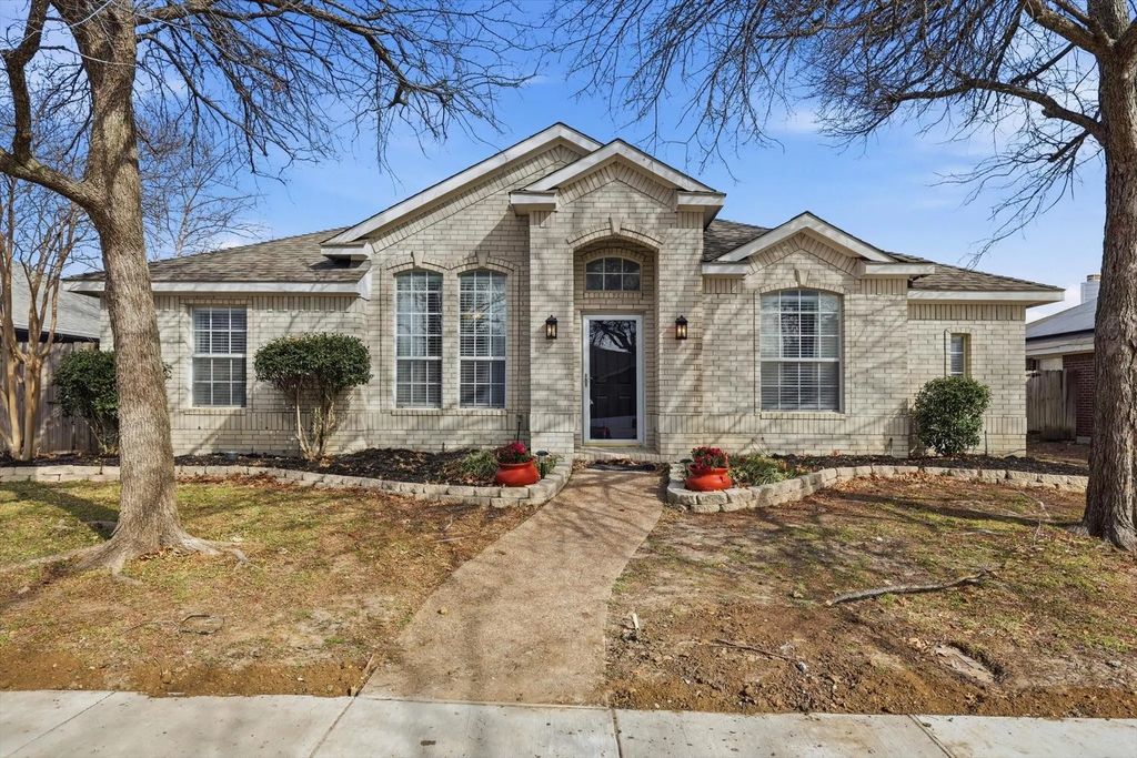 1233 Valley Oaks Drive, Lewisville