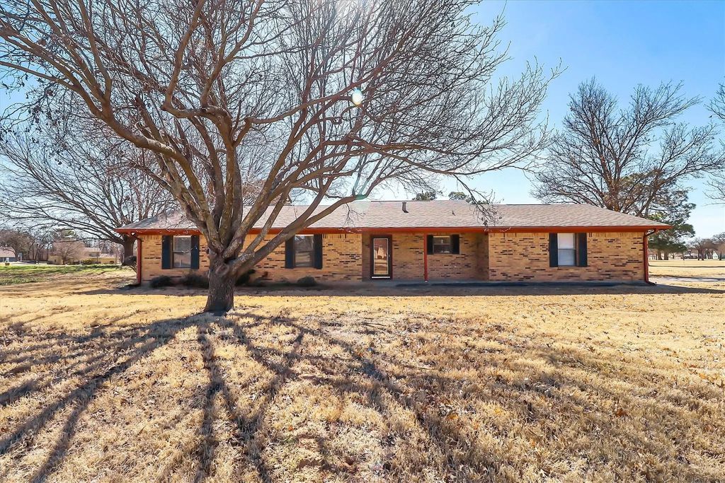 104 Navajo Trail, Gainesville