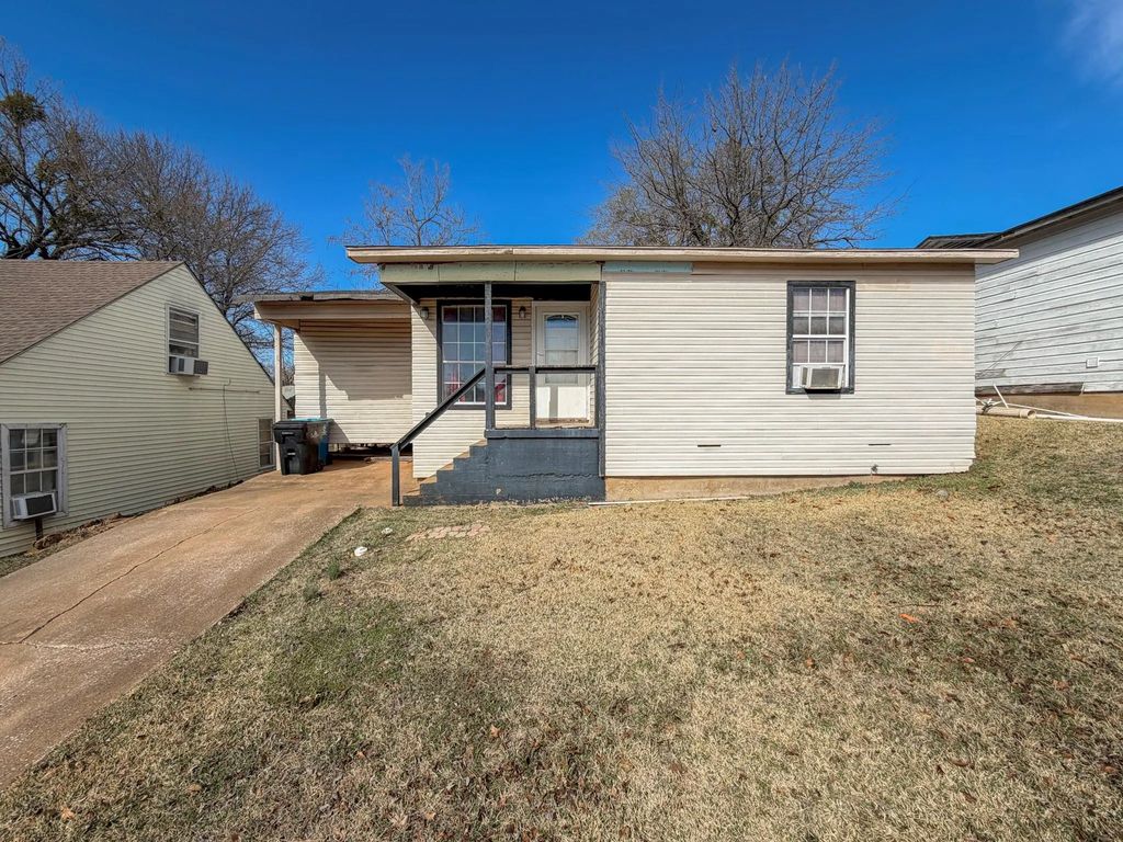 1213 W Morgan Street, Denison