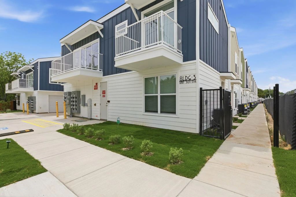 2925 Spruce Valley Lane 403, Dallas