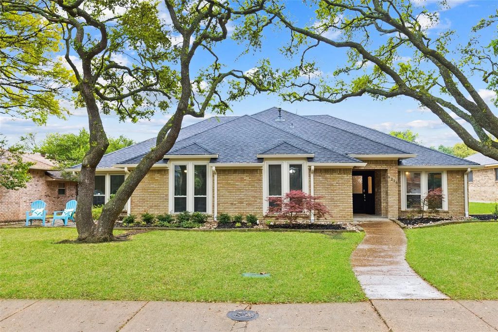 9216 Clover Valley Drive, Dallas