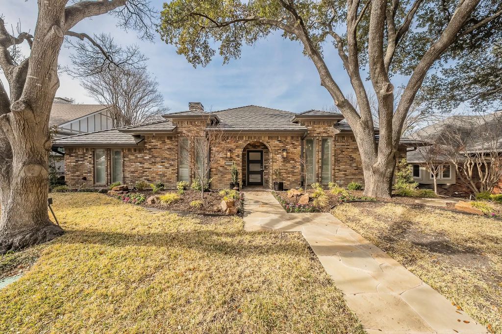 9018 Woodhurst Drive, Dallas