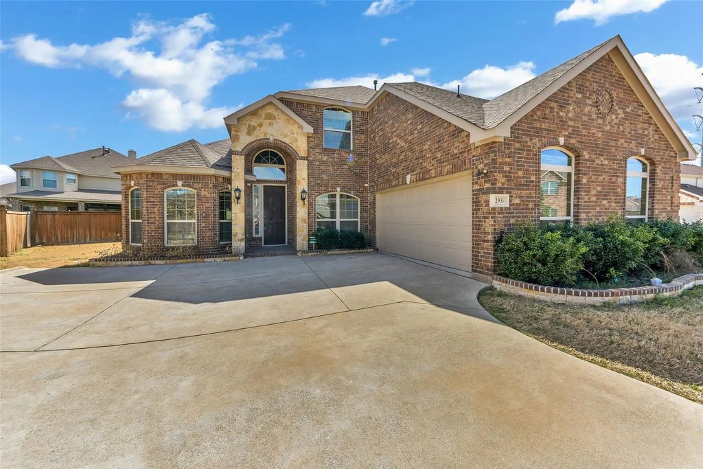 2939 Pino, Grand Prairie