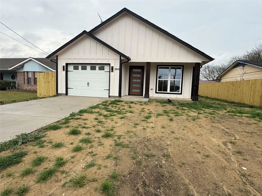 2612 W Park Row, Corsicana
