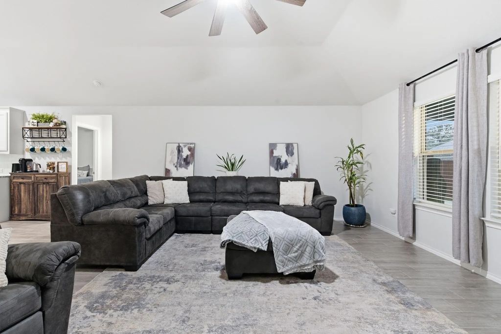 437 Falcon Way, Azle