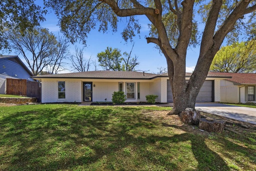 2211 Sierra Drive, Grapevine