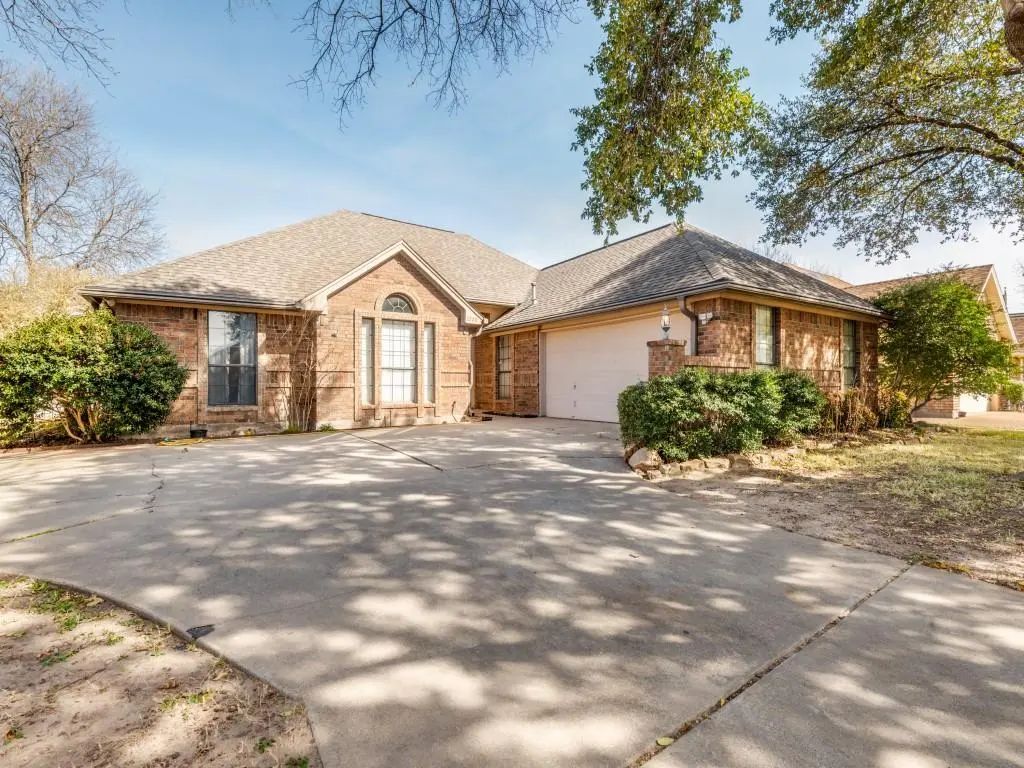 8220 Saddlebrook Drive, Benbrook