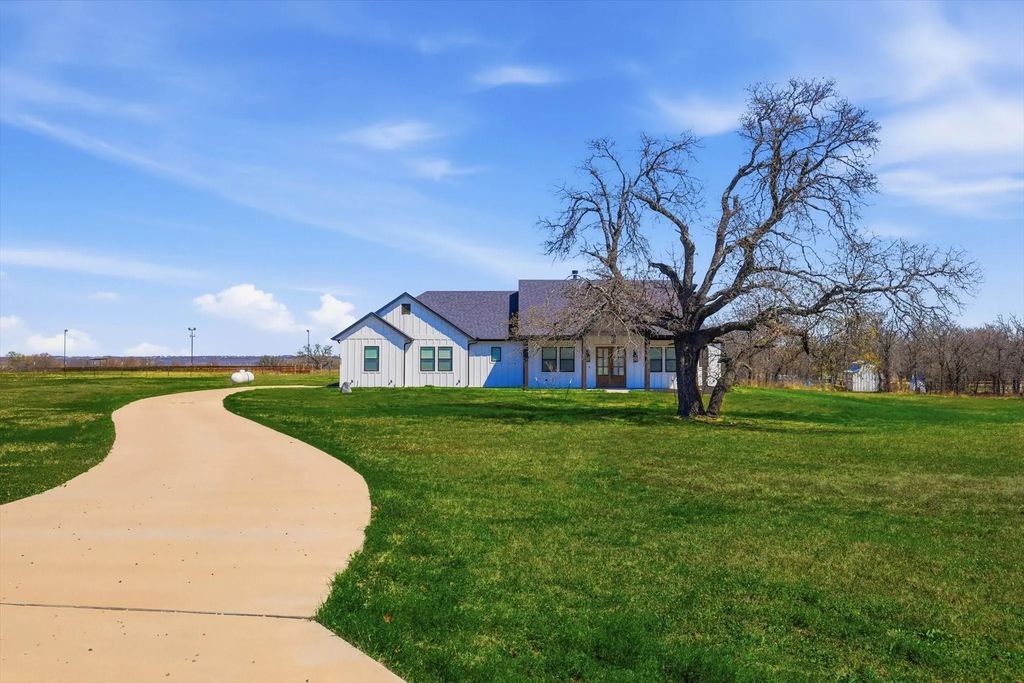 420 Zonaverde Court, Poolville