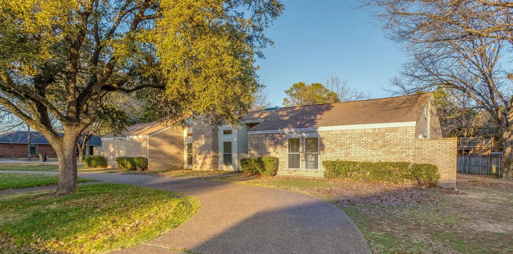 512 Arbor Brook Lane, Coppell