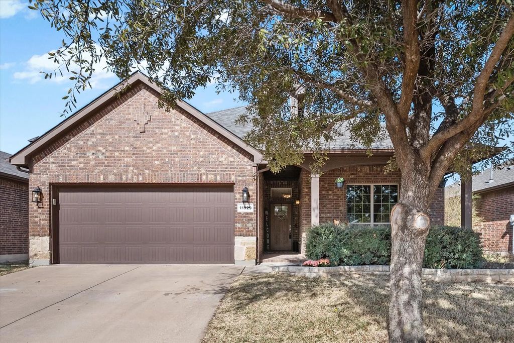 11929 Horseshoe Ridge Drive, Fort Worth