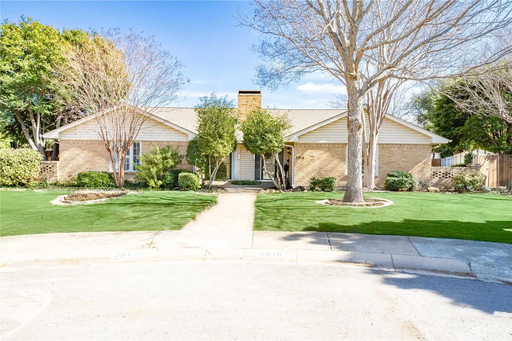 2916 Country Place Court, Carrollton