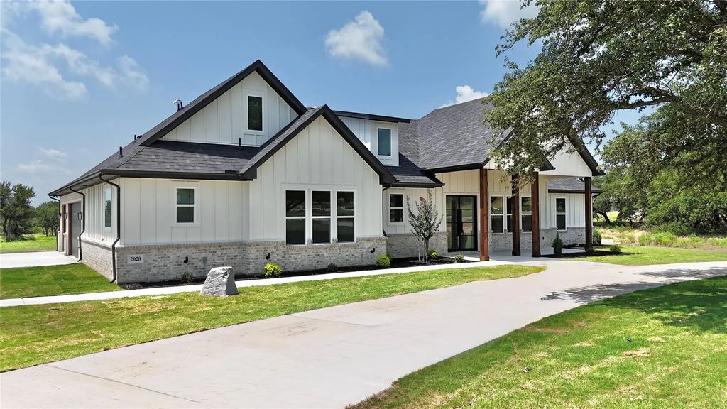 2020 Collin Street, Weatherford