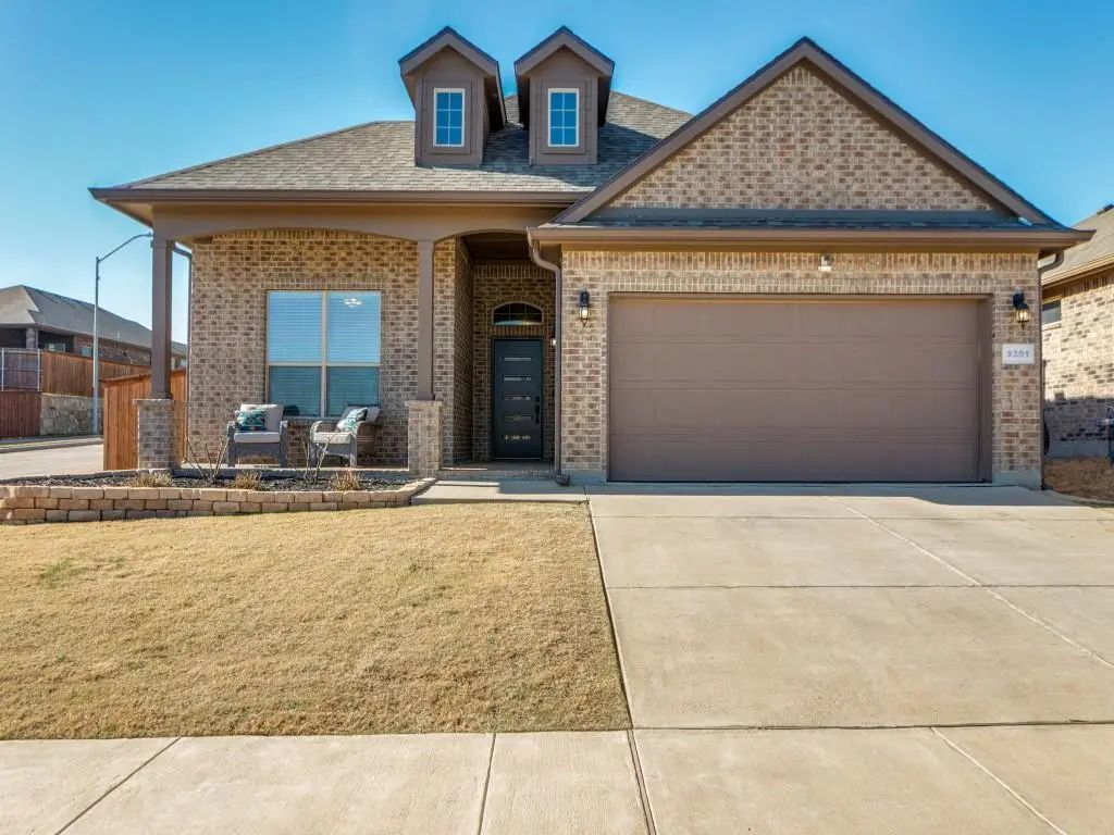 9301 Bronze Meadow Drive, Fort Worth