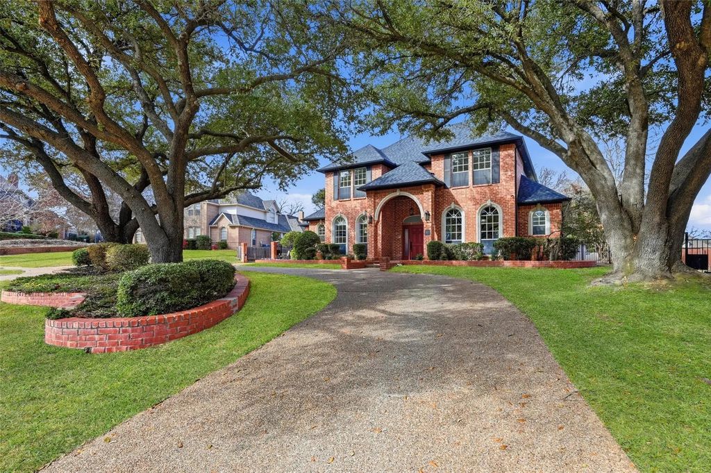 2304 Woodmoor Lane, Colleyville