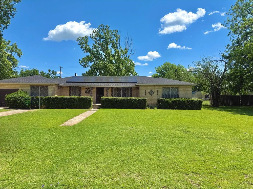 409 10th, Nocona
