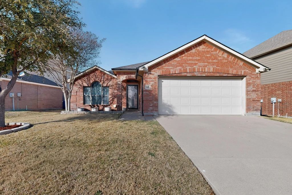 360 Fossil Bridge Drive, Fort Worth