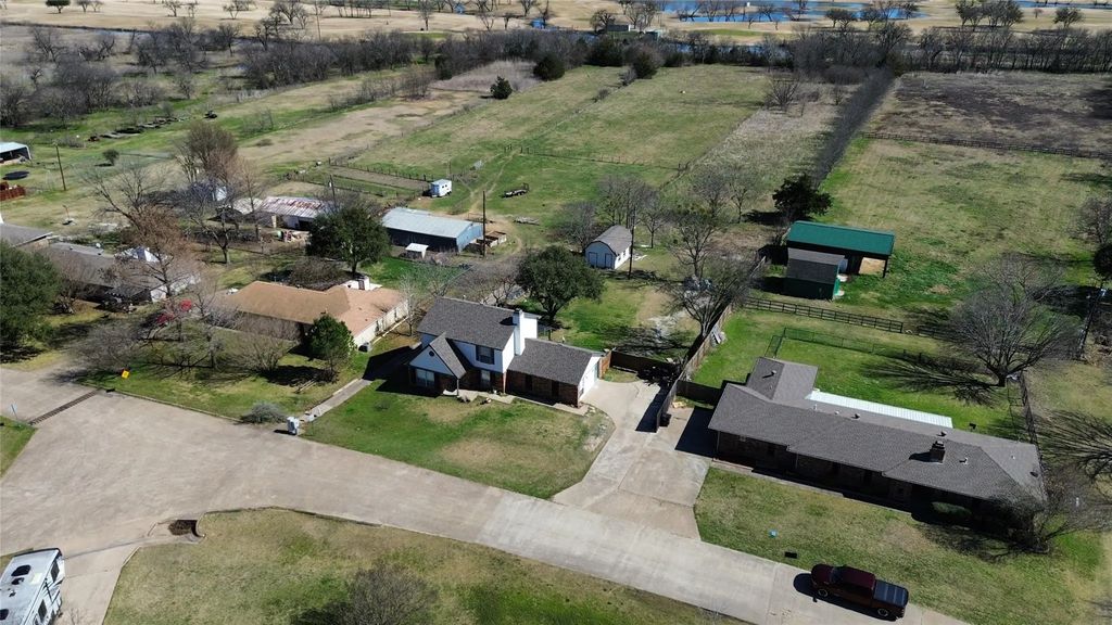 108 Willow Lake Lane, Crandall