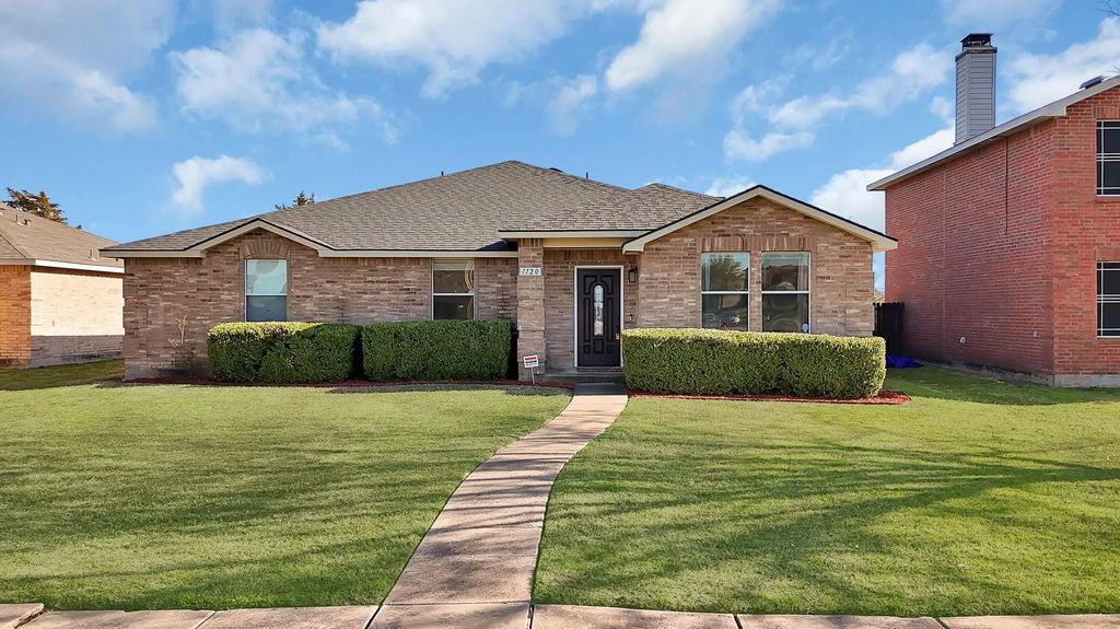 1120 Bumble Bee Drive, Lancaster