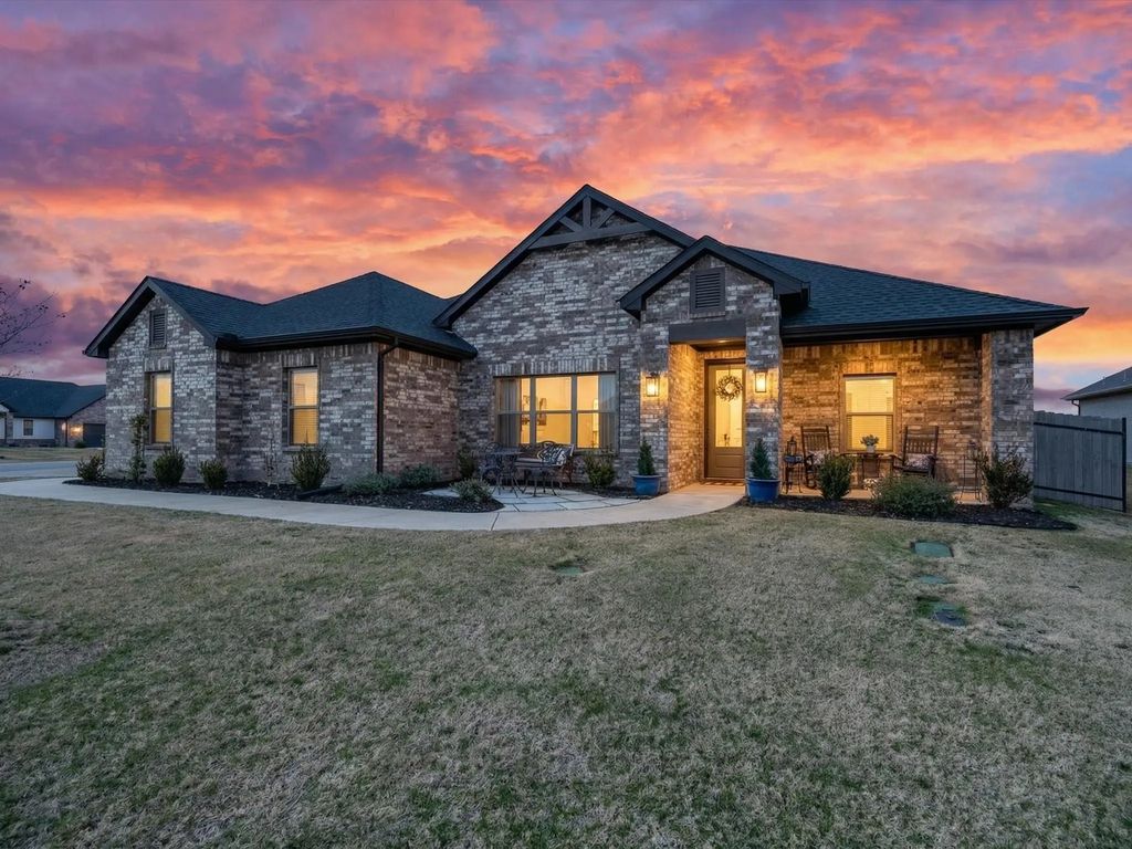 10205 Finch Road, Sanger