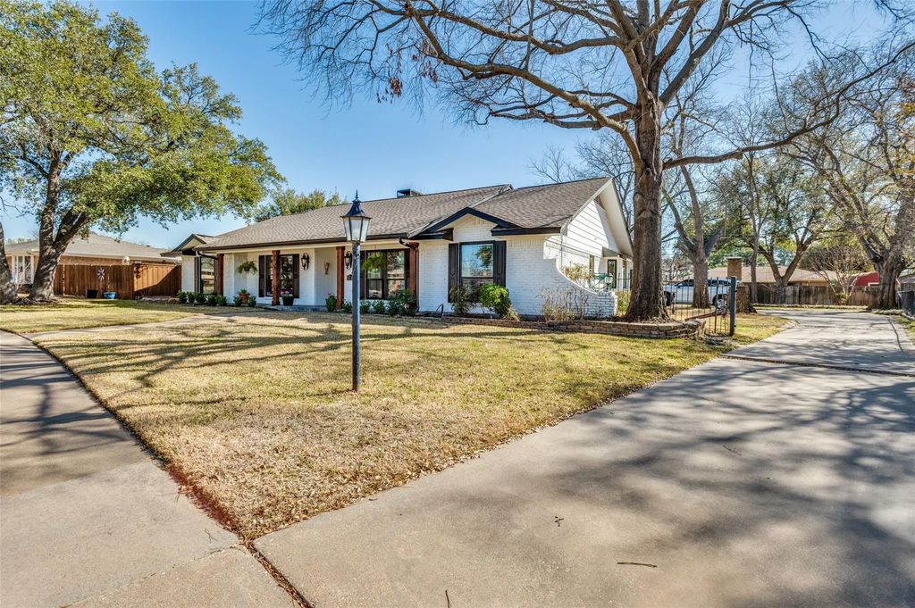 1710 N Dickerson, Pantego