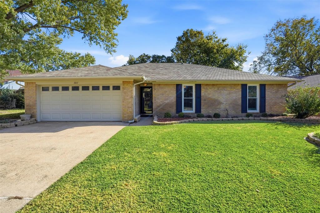 2217 Honey Creek Lane, Arlington