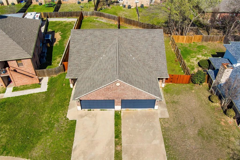 808 Betty Court, Hurst