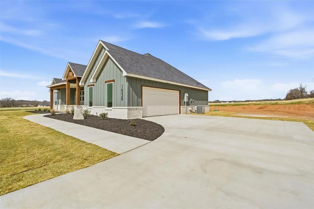 1039 Colt Road, Springtown