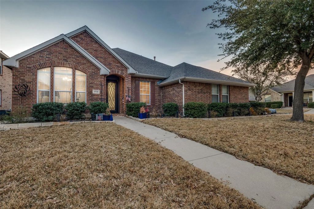 4500 Fox River Trail, Arlington