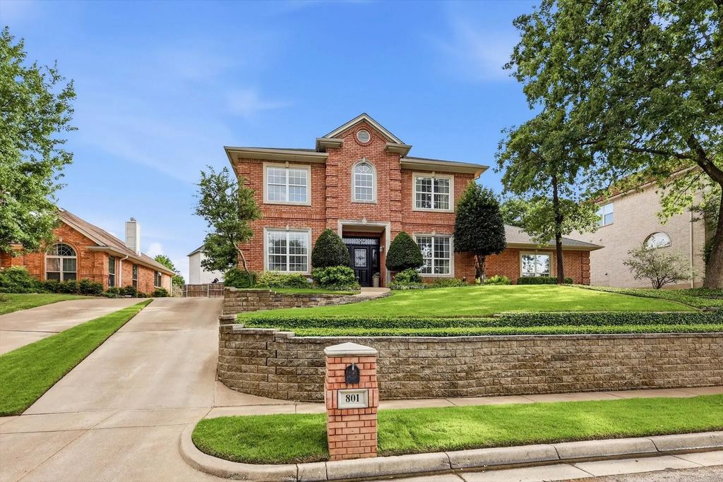 801 Bent Tree Drive, Euless