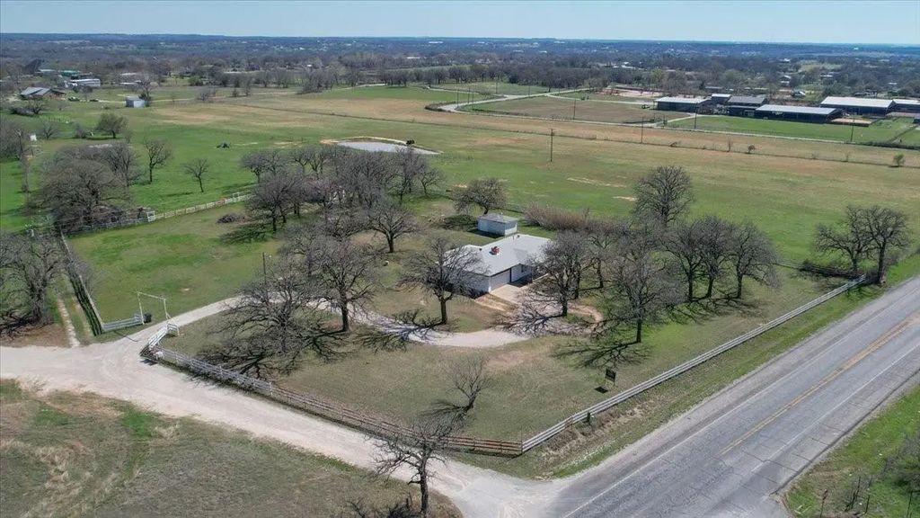 102 Middleton Court, Weatherford