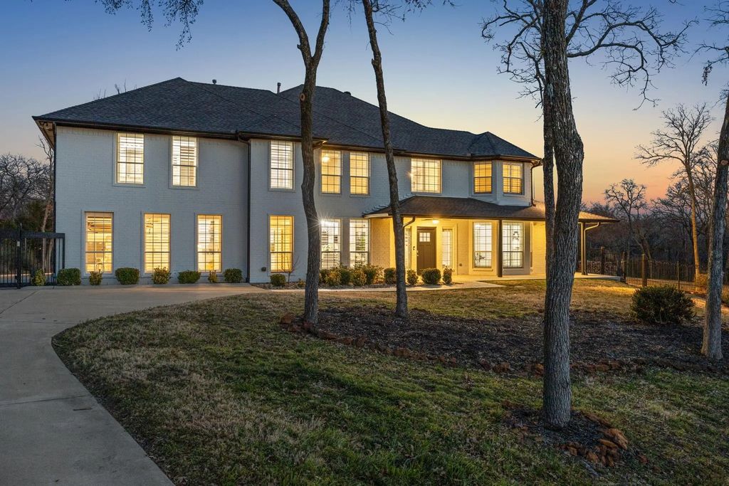 840 Lake Park Drive, Oak Point