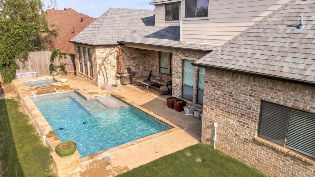 617 Indian Trail, Hurst