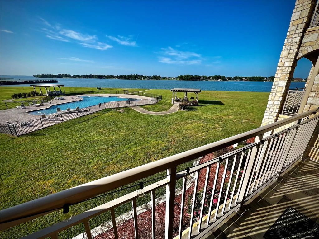 9900 Northshore Boulevard 3202, Corsicana