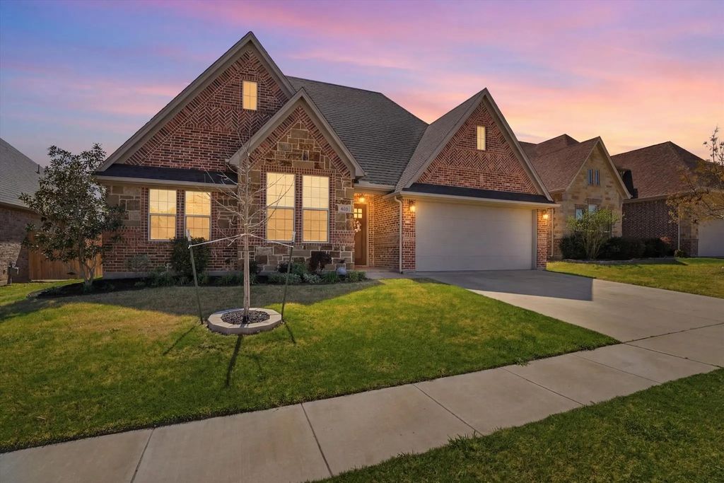 420 Blue Star Court, Burleson
