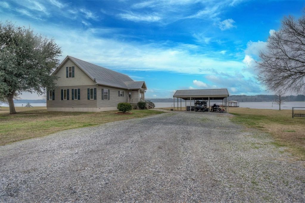 230 Sunset Drive, Coushatta